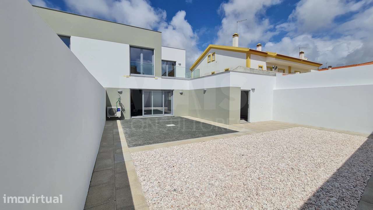 Moradia T4 com Garagem Logradouro e Jardim - Grande imagem: 2/50