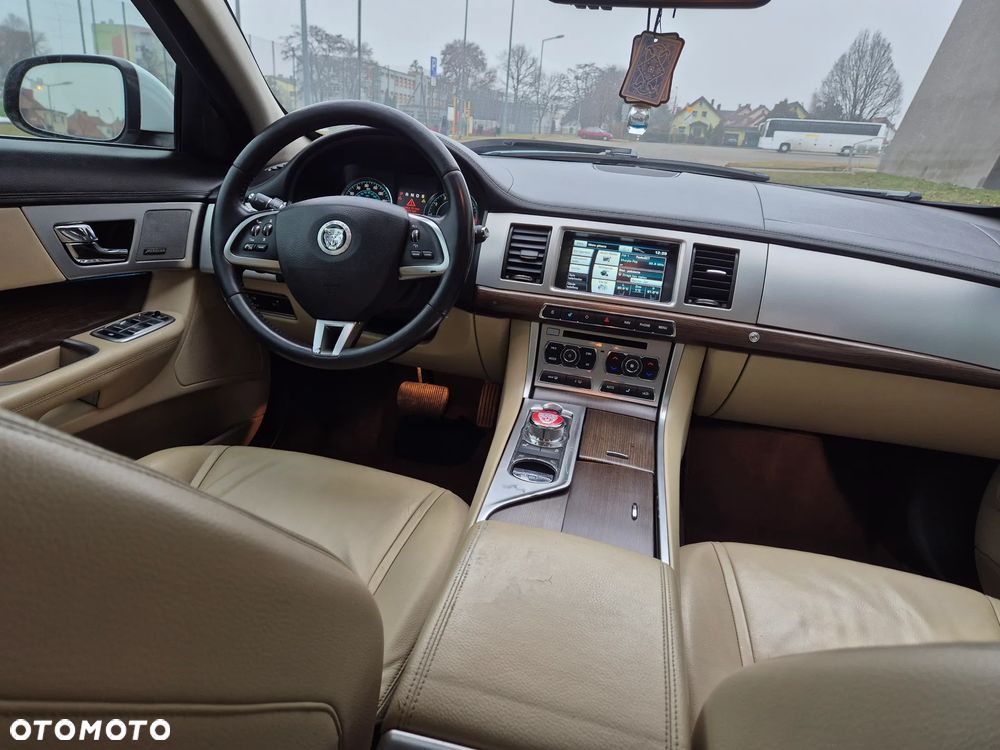 Jaguar XF - 18