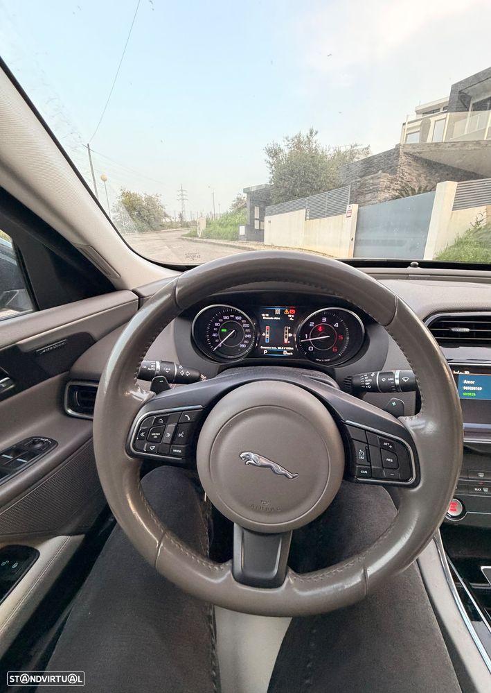 Jaguar XE 2.0 D Prestige Aut. - 9