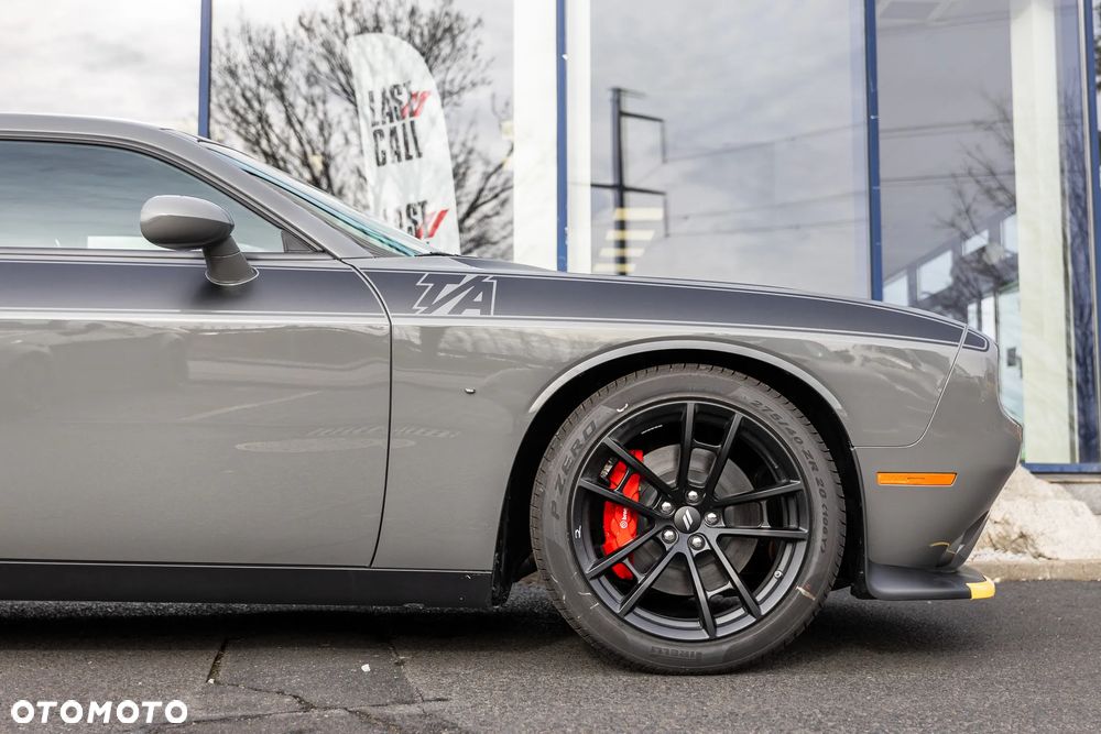 Dodge Challenger - 28