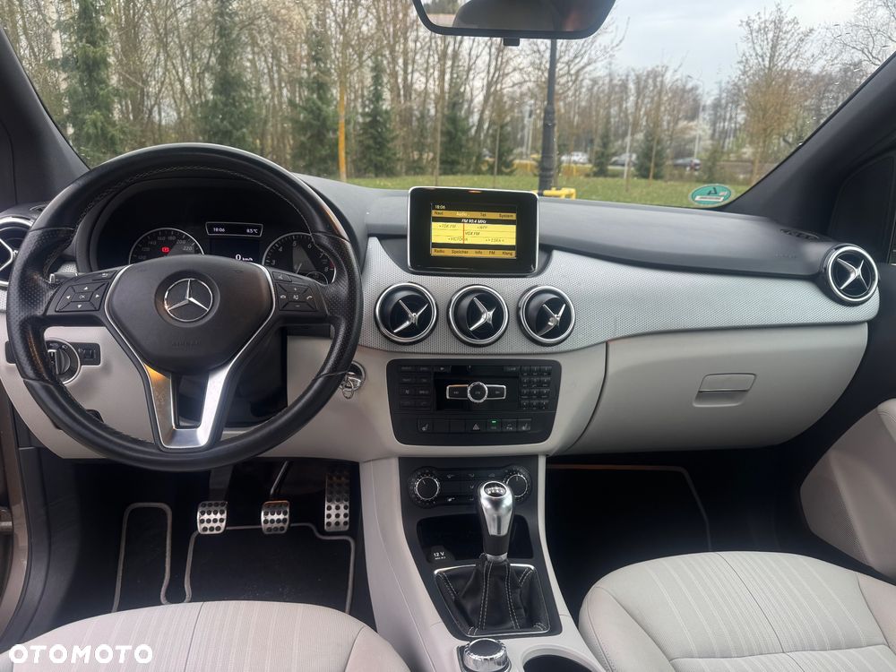Mercedes-Benz Klasa B 180 BlueEFFICIENCY Edition Style - 23