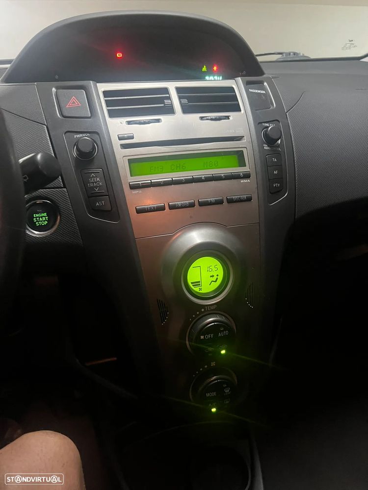 Toyota Yaris 1.0 VVT-i Sol VSC - 7