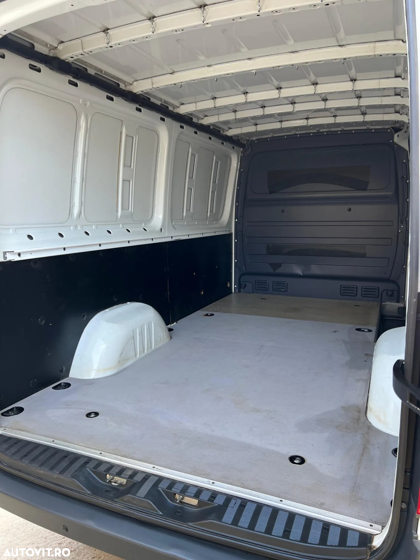 Mercedes-Benz Sprinter - 13