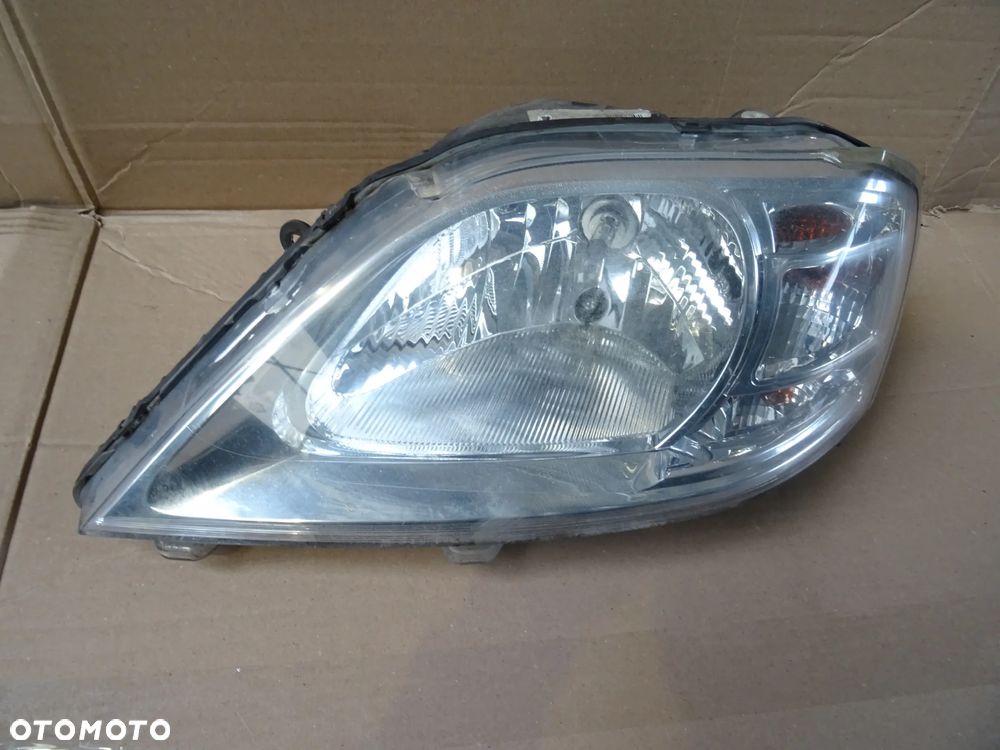 Lampa Dacia Logan Lewy Przód 8200744753 - 1