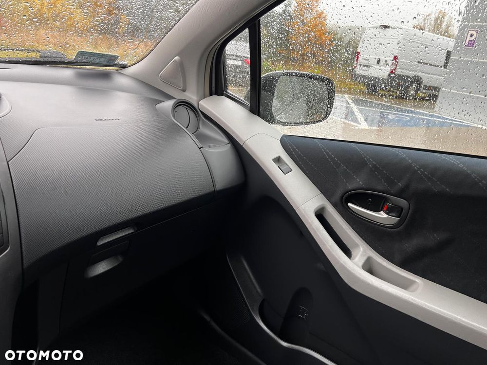 Toyota Yaris - 16