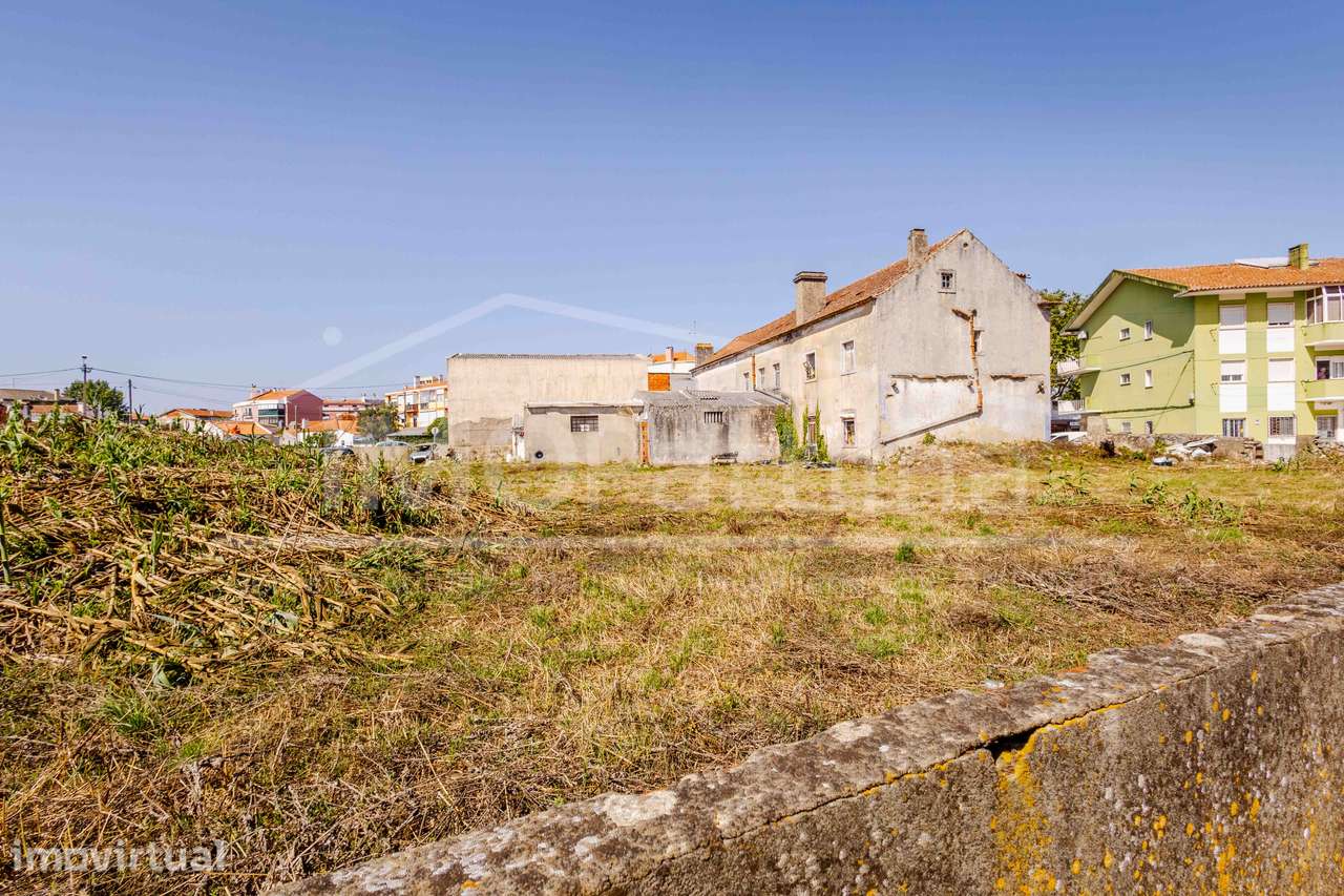 Terreno c/ prédio devoluto p/ construção em M.Martins - Sintra - Grande imagem: 3/9