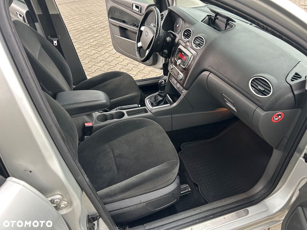 Ford Focus Ghia - 23