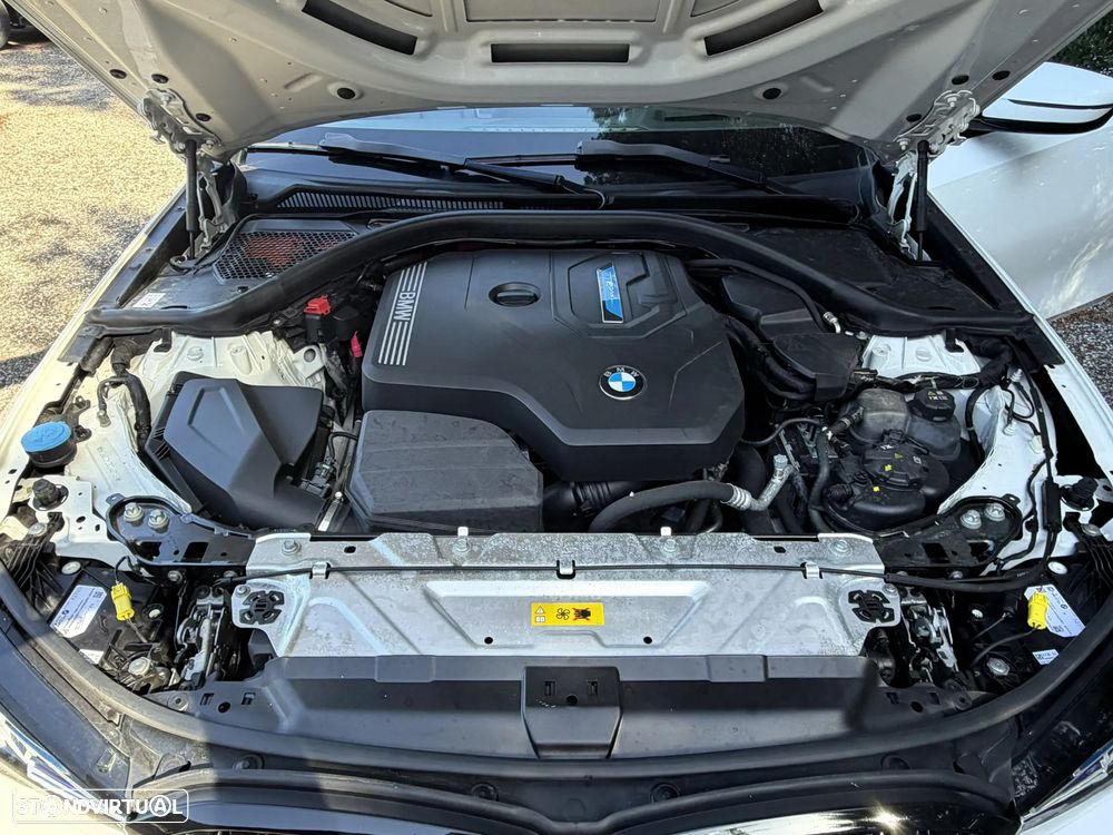 BMW 330 e Pack 50 anos M Auto - 36