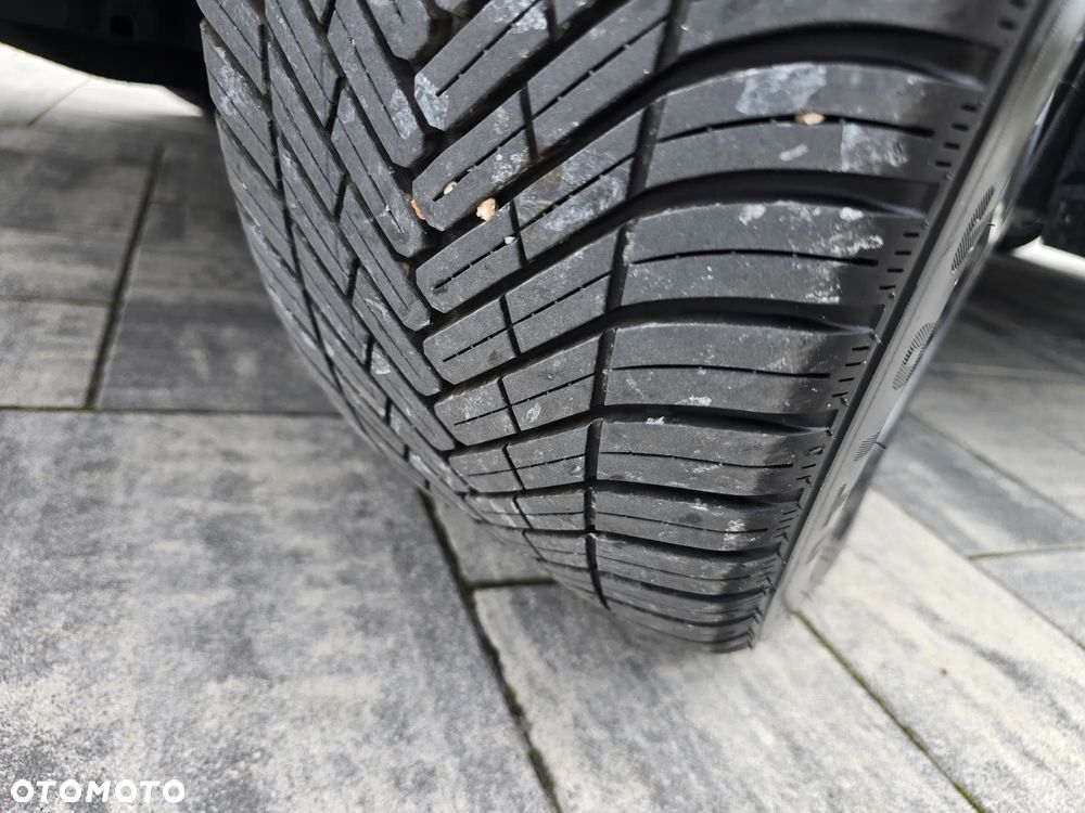 Ford Kuga 2.0 TDCi 2x4 ST-Line - 33
