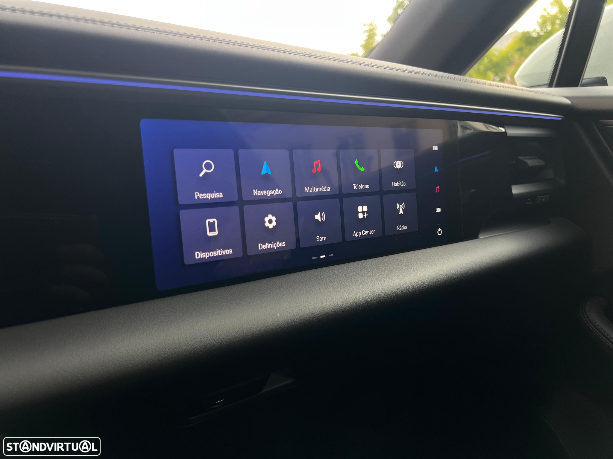 Porsche Macan Electric 4 - 17