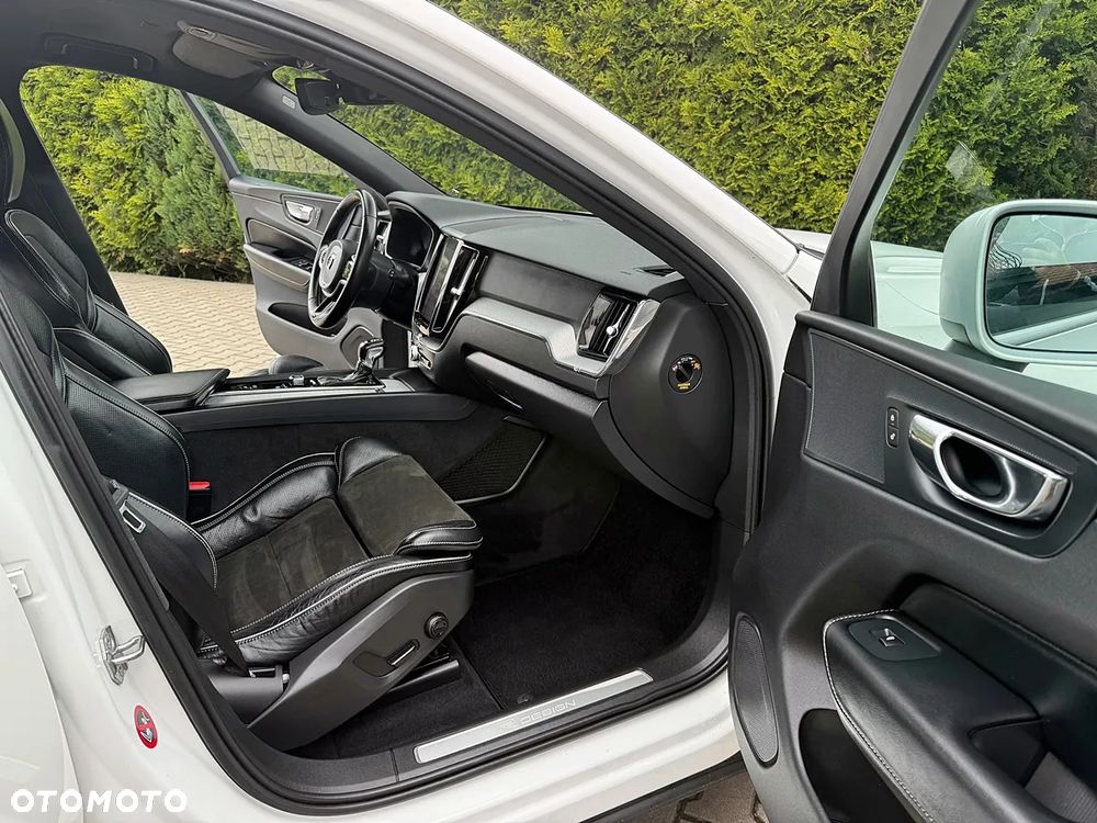 Volvo XC 60 D4 AWD Geartronic RDesign - 17