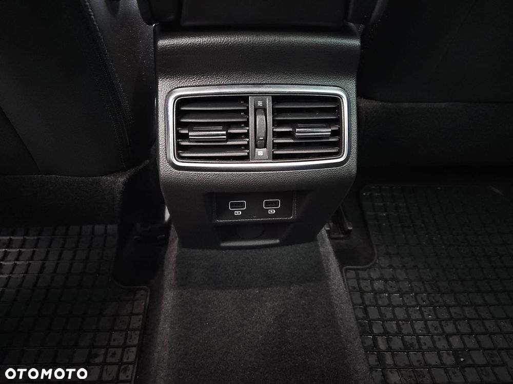 Renault Megane 1.3 TCe FAP Techno EDC - 29