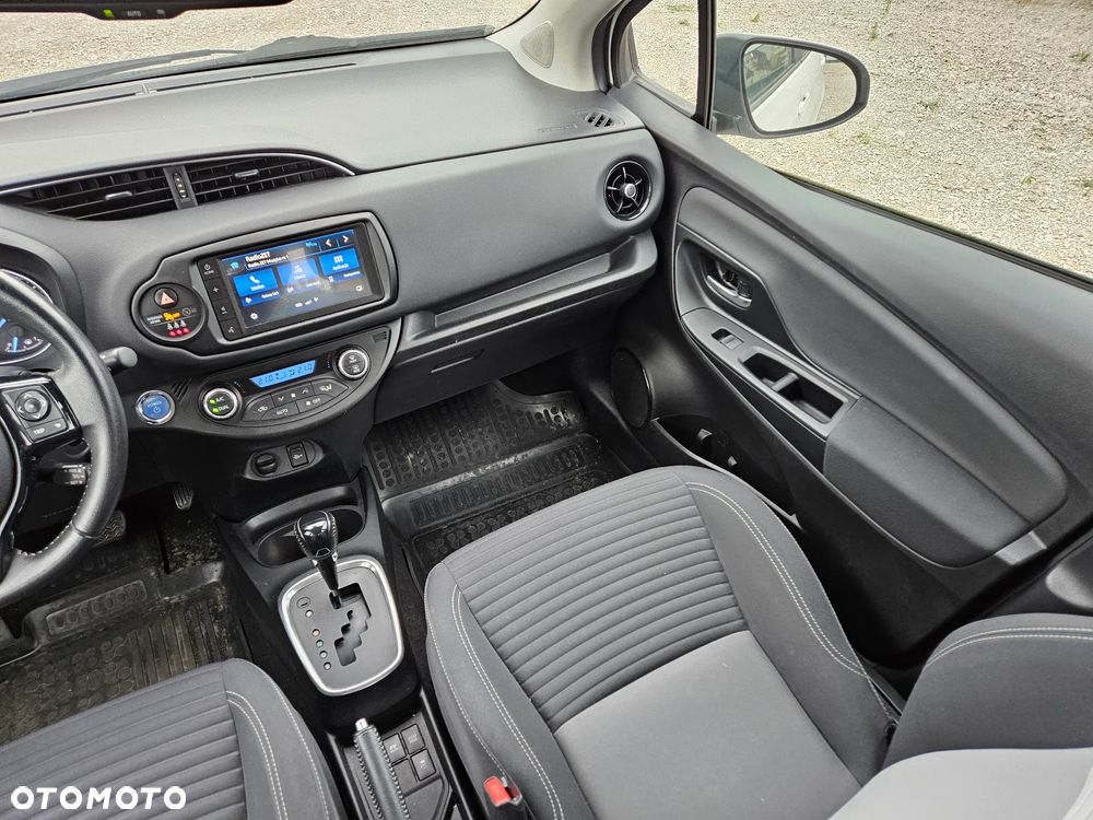 Toyota Yaris Hybrid 100 Dynamic - 9