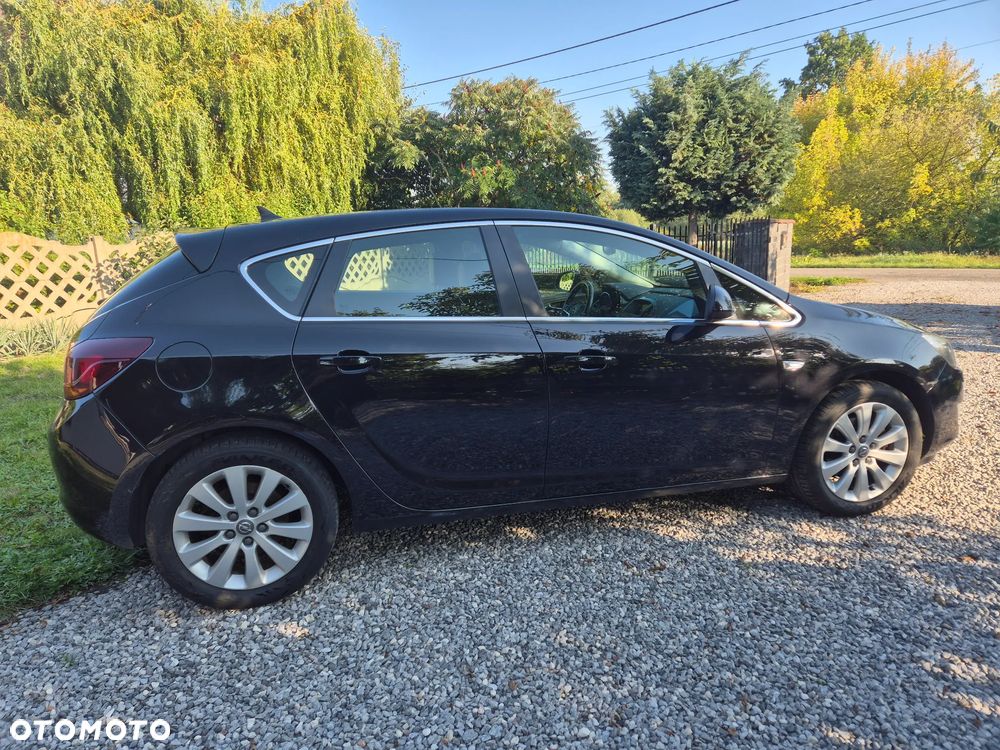 Opel Astra 1.6 Turbo Cosmo - 24