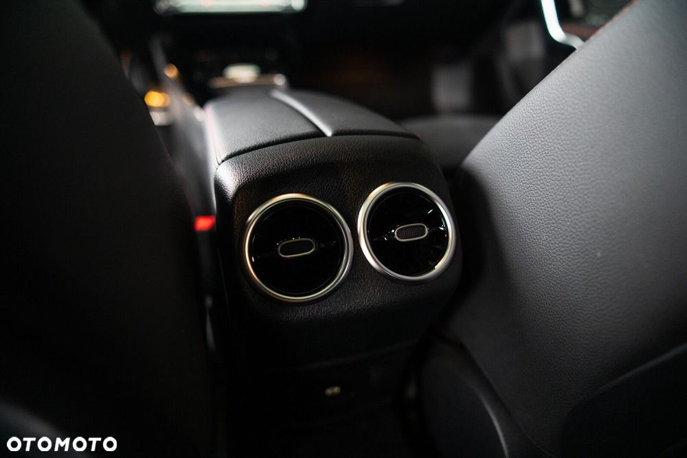 Mercedes-Benz Klasa A 250 e PHEV AMG Line 8G-DCT - 24