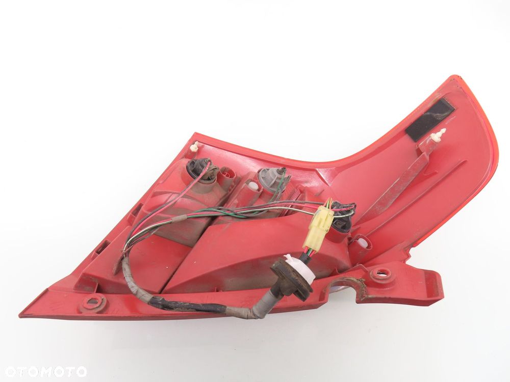 LAMPA PRAWA TYLNA SUZUKI SWIFT III - 3