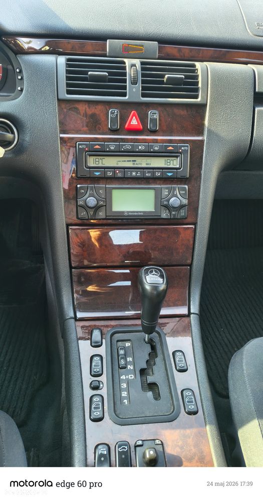 Mercedes-Benz Klasa E 300 TD Elegance - 8
