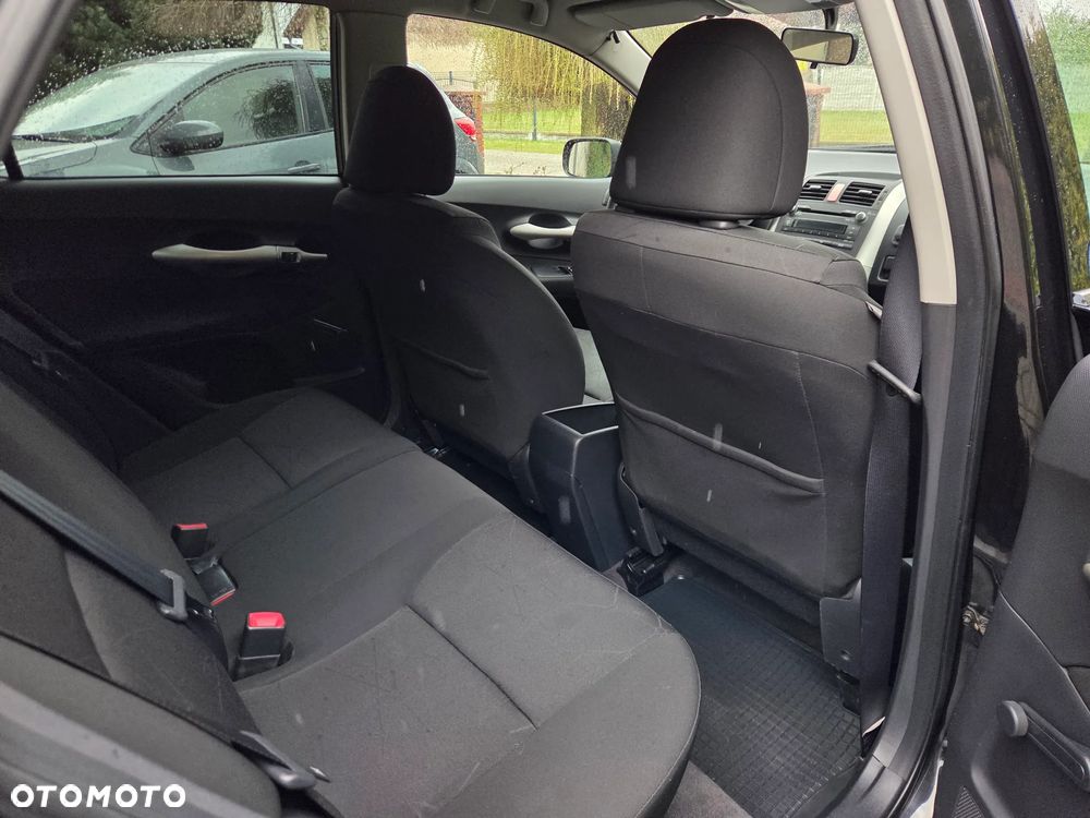 Toyota Auris 1.4 D-4D Terra - 24