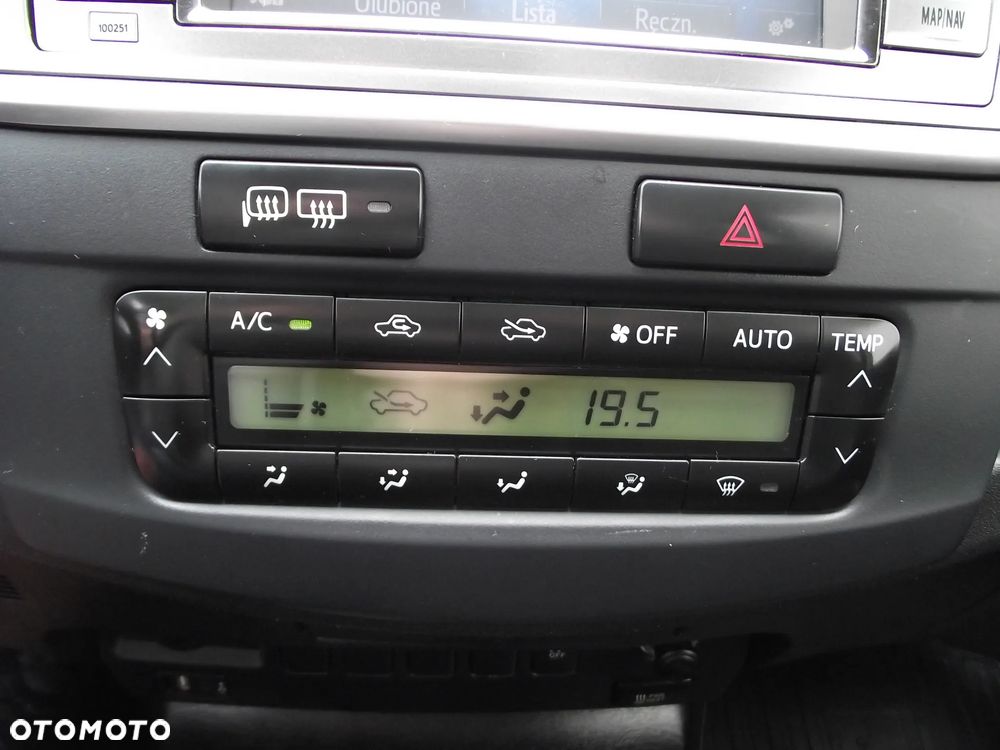 Toyota Hilux 3.0 D-4D Invincible - 29