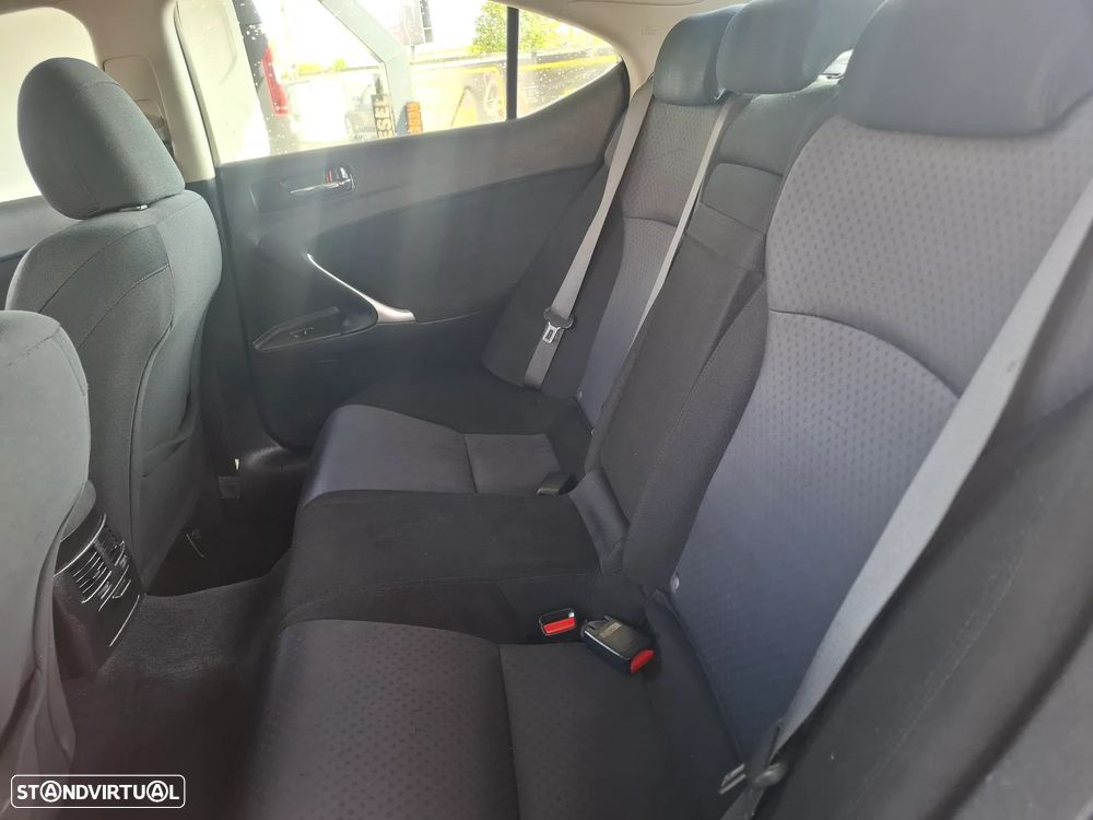 Lexus IS 220 d Base 11 - 12