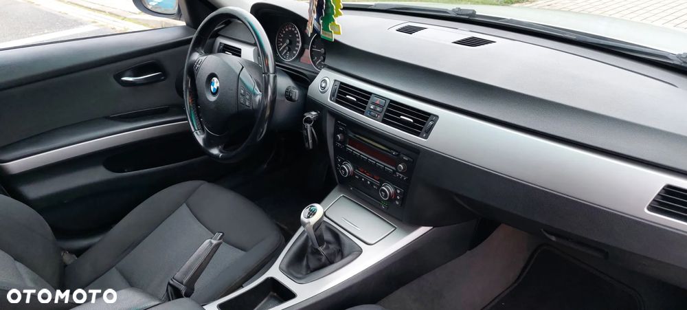 BMW Seria 3 318d - 25