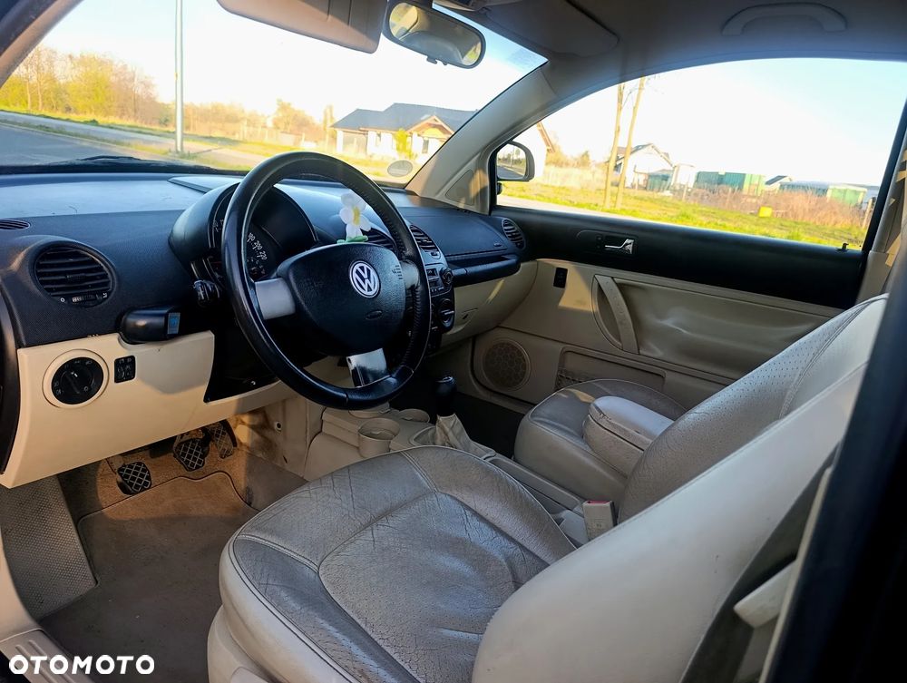 Volkswagen New Beetle 2.0 - 9