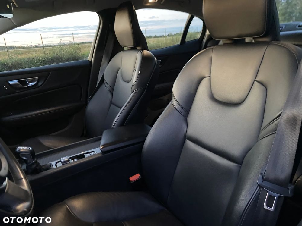 Volvo S60 T5 Momentum Pro - 28