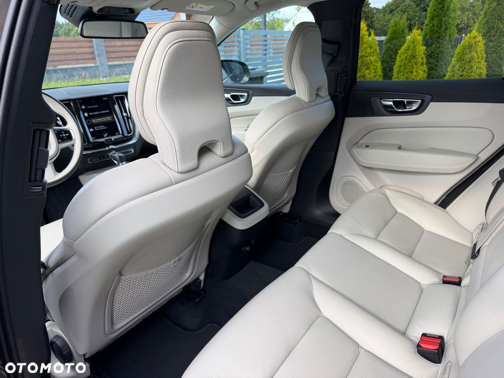 Volvo XC 60 D4 Momentum - 11