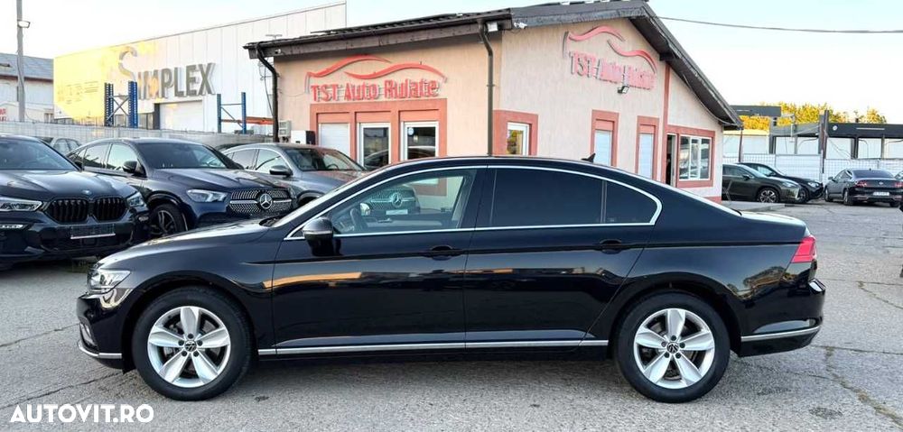 2022 Volkswagen Passat, photograph 4