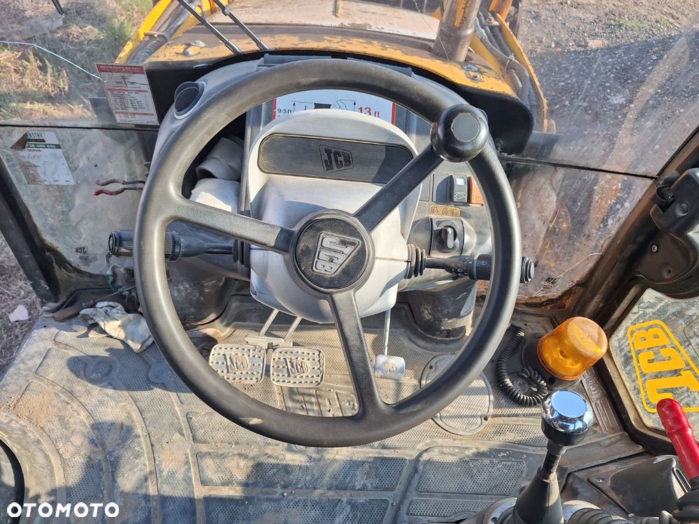 JCB 3Cx 4X4 - 12