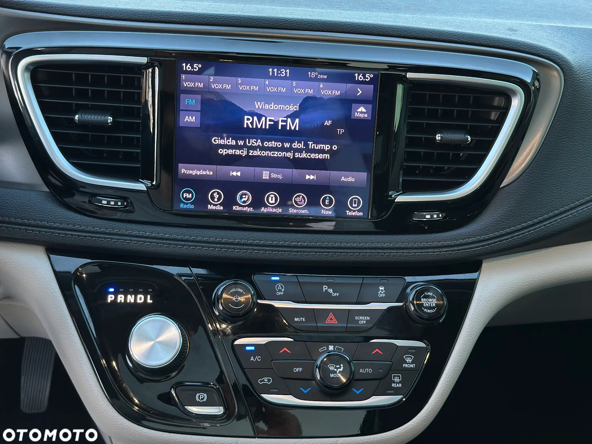 Chrysler Pacifica - 32