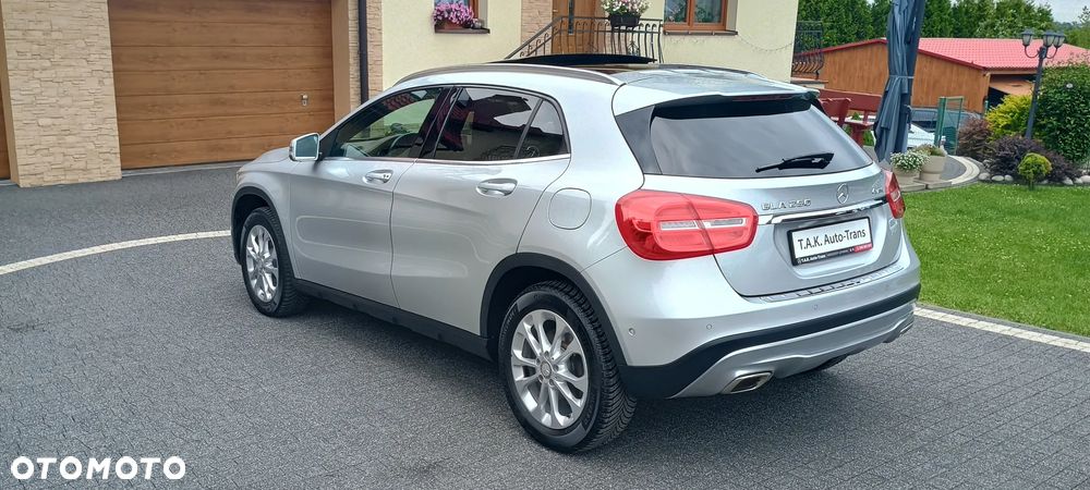 Mercedes-Benz GLA 250 4Matic 7G-DCT - 8