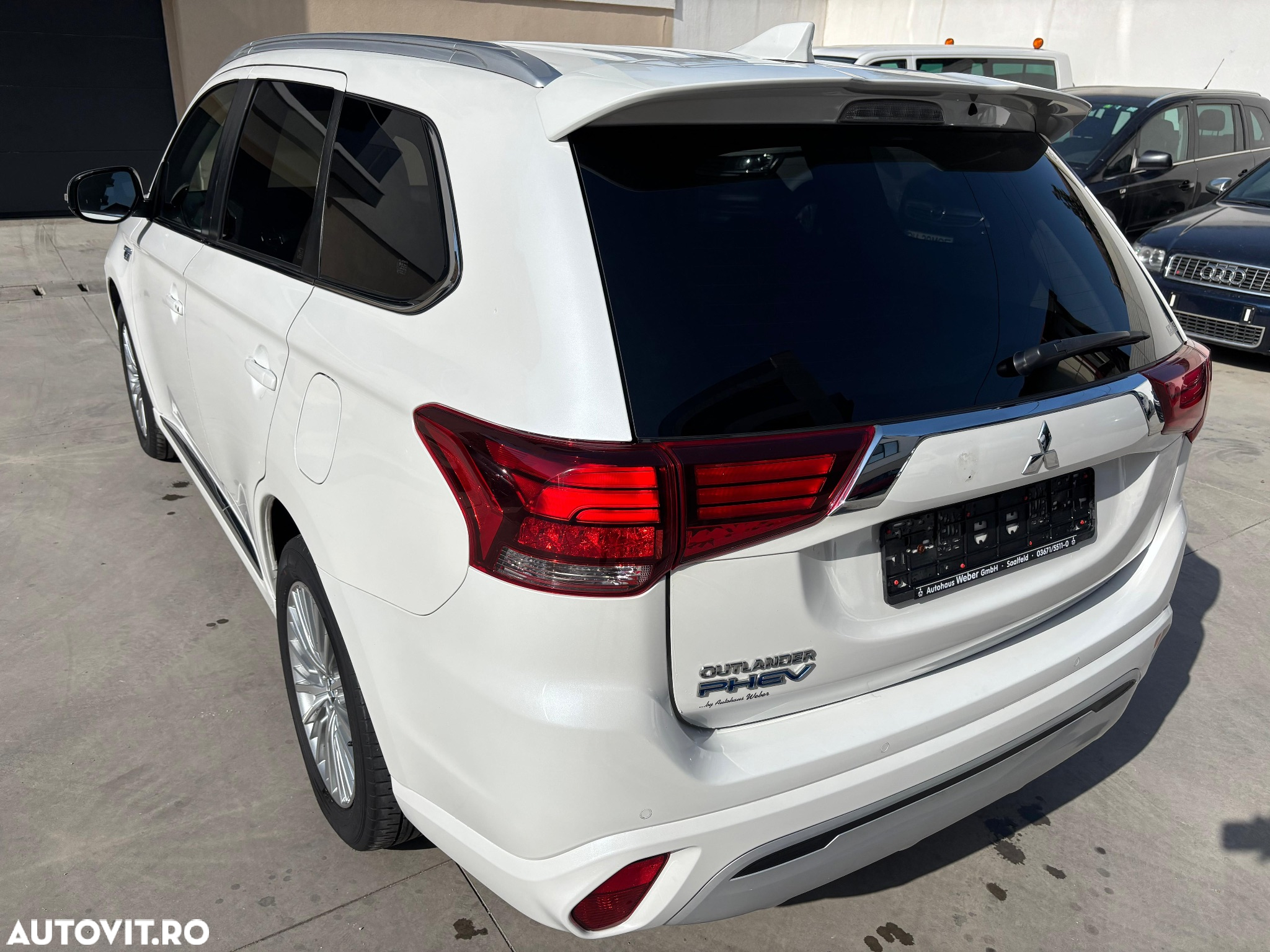 Mitsubishi Outlander 2.4 4WD Plug-In Hybrid Diamant+ - 3