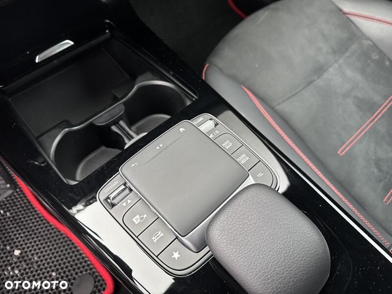 Mercedes-Benz CLA 250 E AMG Line 8G-DCT - 14