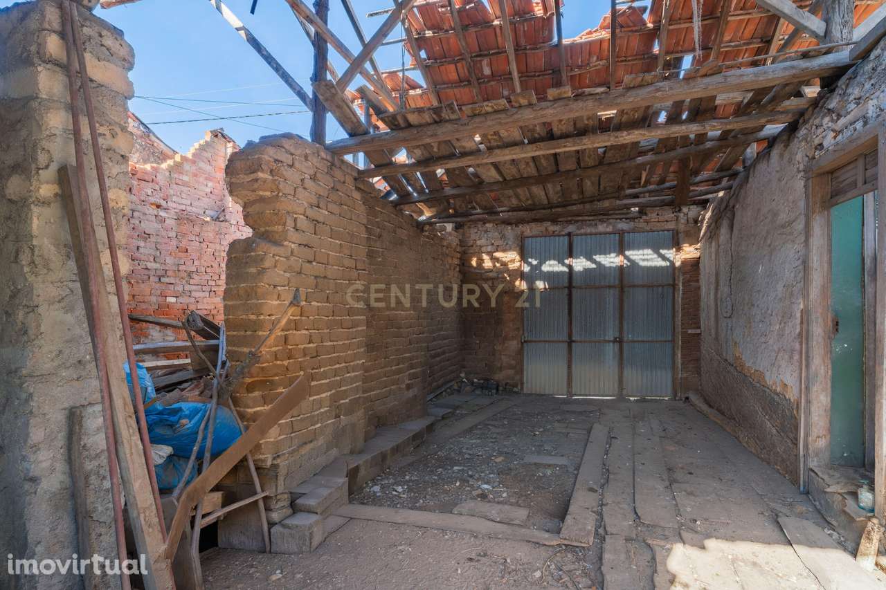 Oportunidade de Reabilitação em Amor – 870 m² - Grande imagem: 2/20