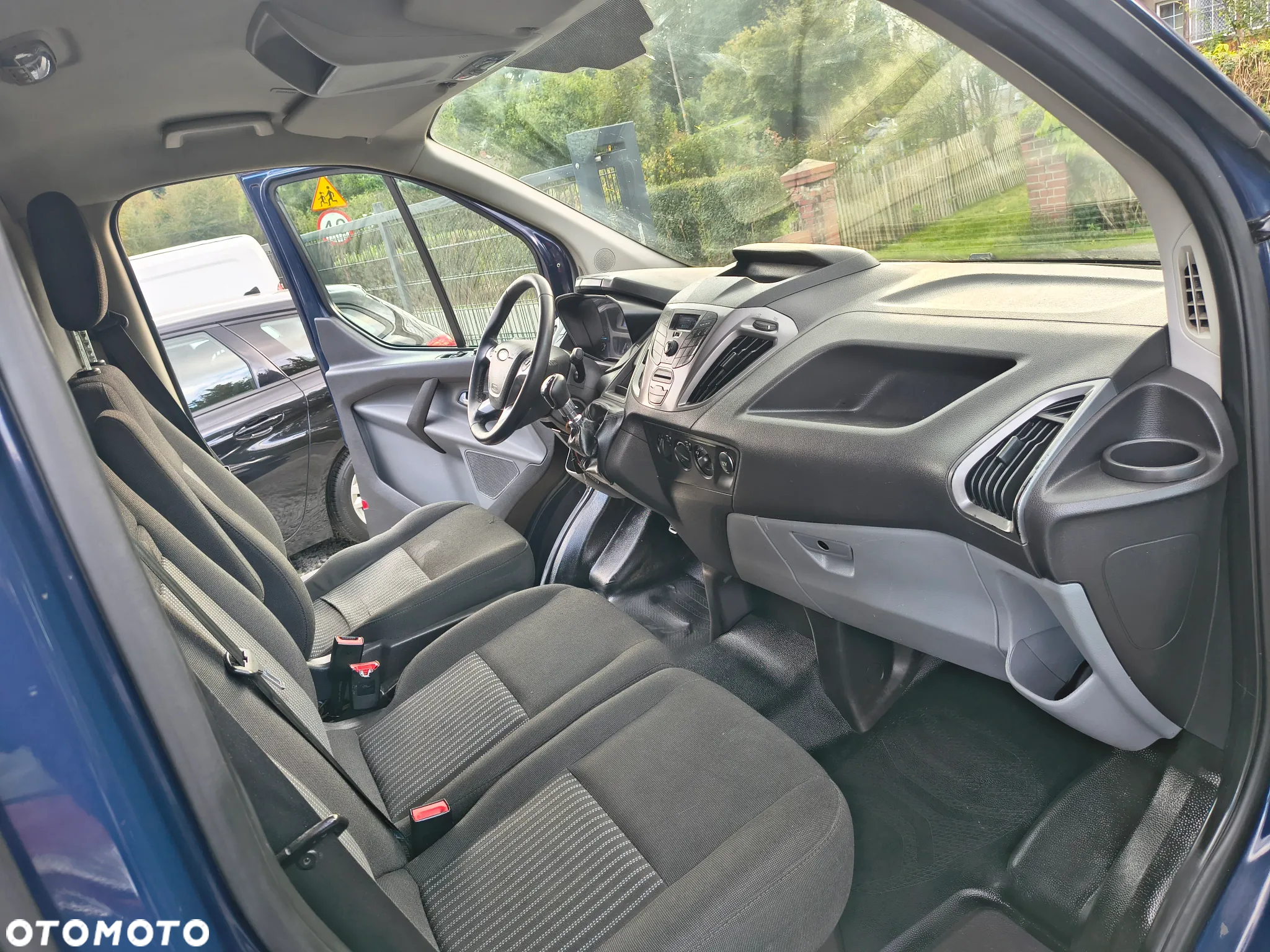 Ford Custom - 21