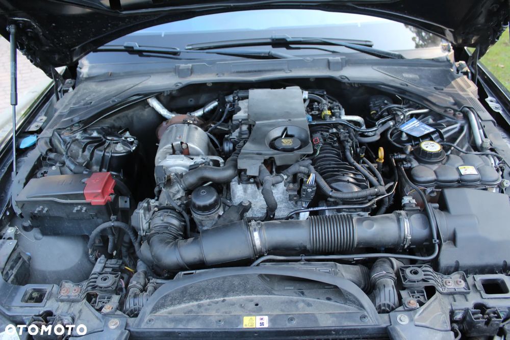 Jaguar XE 20d R-Sport - 24