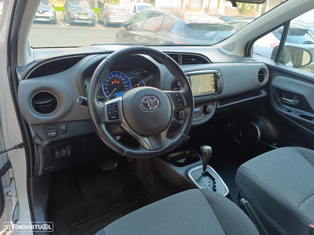 Toyota Yaris 1.5 HSD Comfort+Navi - 6