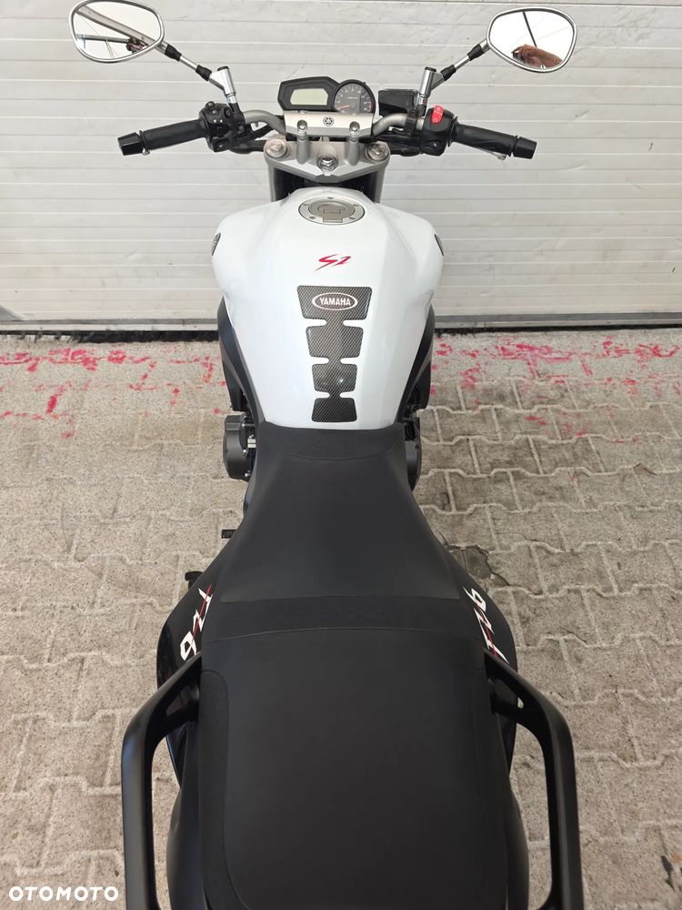 Yamaha FZ - 28