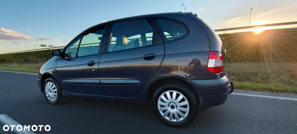 Renault Scenic 2.0 16V Privilege - 9