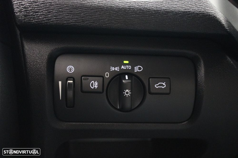 Volvo V40 Cross Country 2.0 D3 Momentum - 26