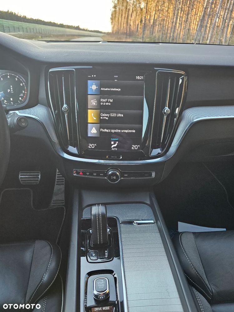 Volvo V60 B4 B R-Design - 16