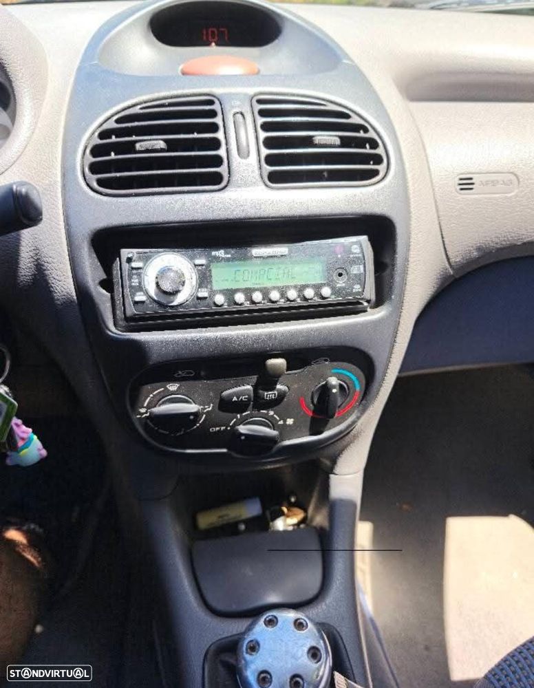 Peugeot 206 1.1 Color Line - 6