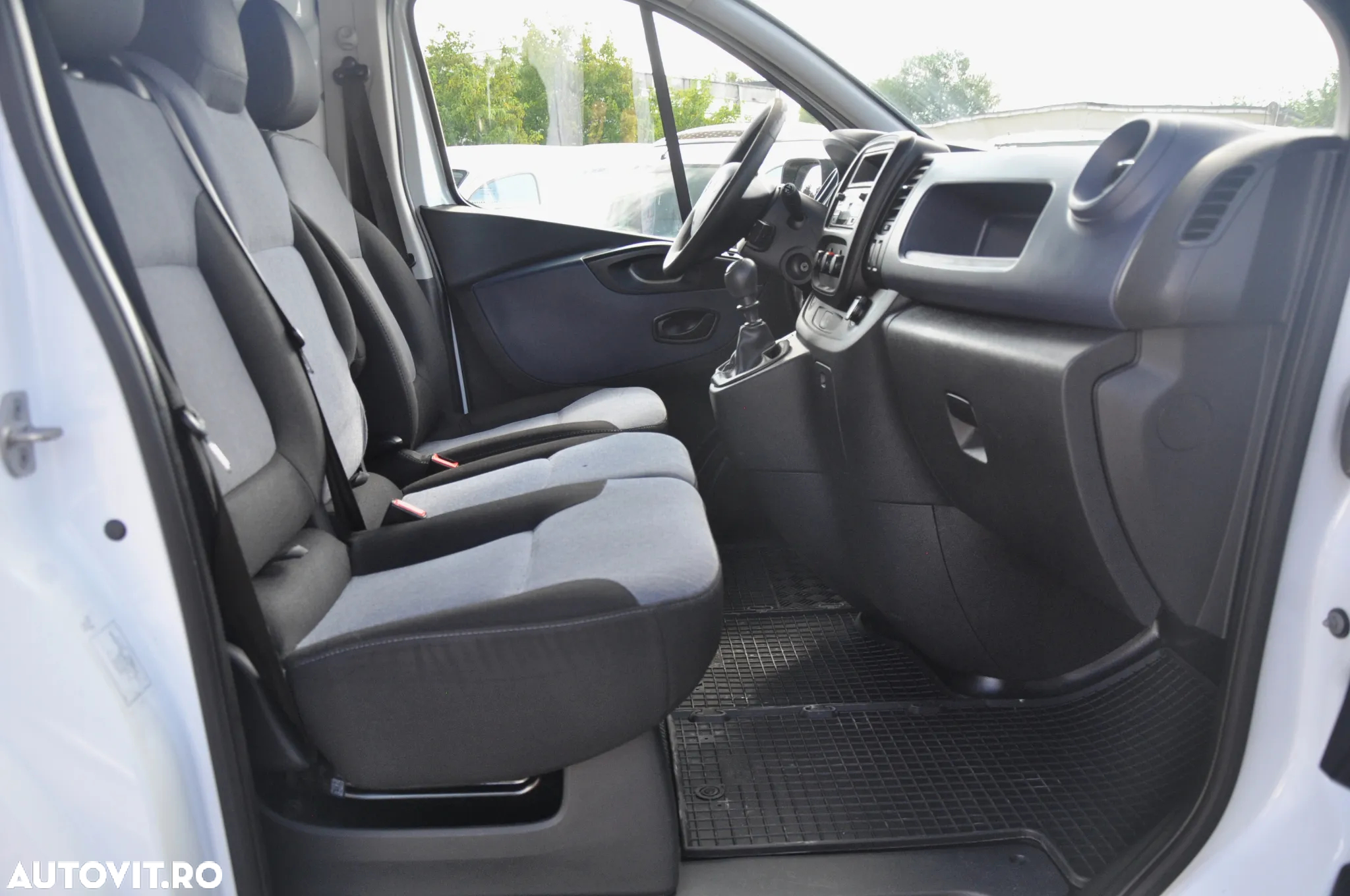 Opel Vivaro L2H1 Van - 13