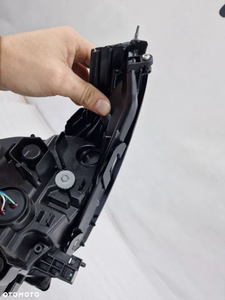 LEXUS NX 14- XENON PRAWY PRAWA LAMPA PRZEDNIA PRZÓD , NR AUKCJI LL51 - 17
