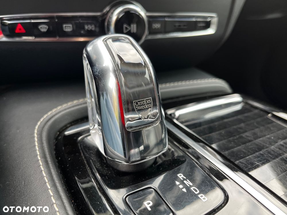 Volvo V60 T8 AWD Twin Engine Geartronic R-Design - 39