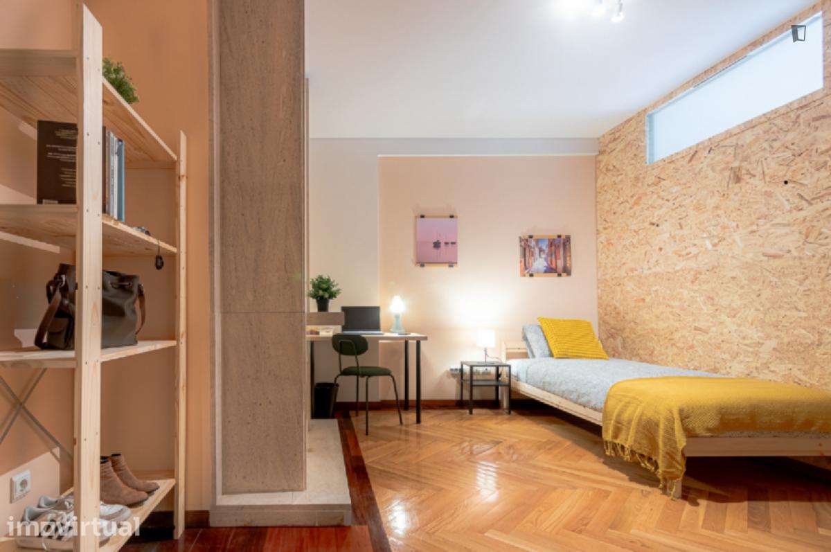 Quarto - localizado em Paranhos Porto - Grande imagem: 2/13
