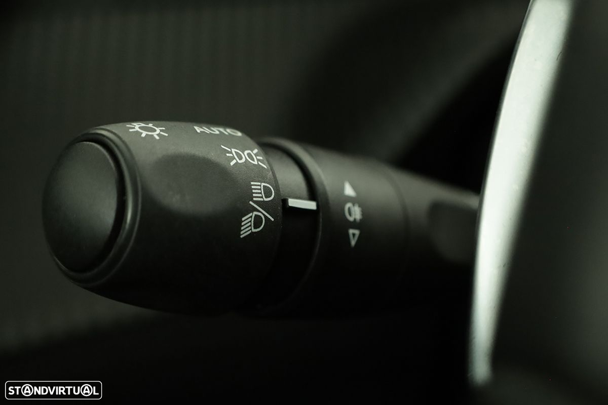 Peugeot 2008 1.2 PureTech Allure EAT8 - 17