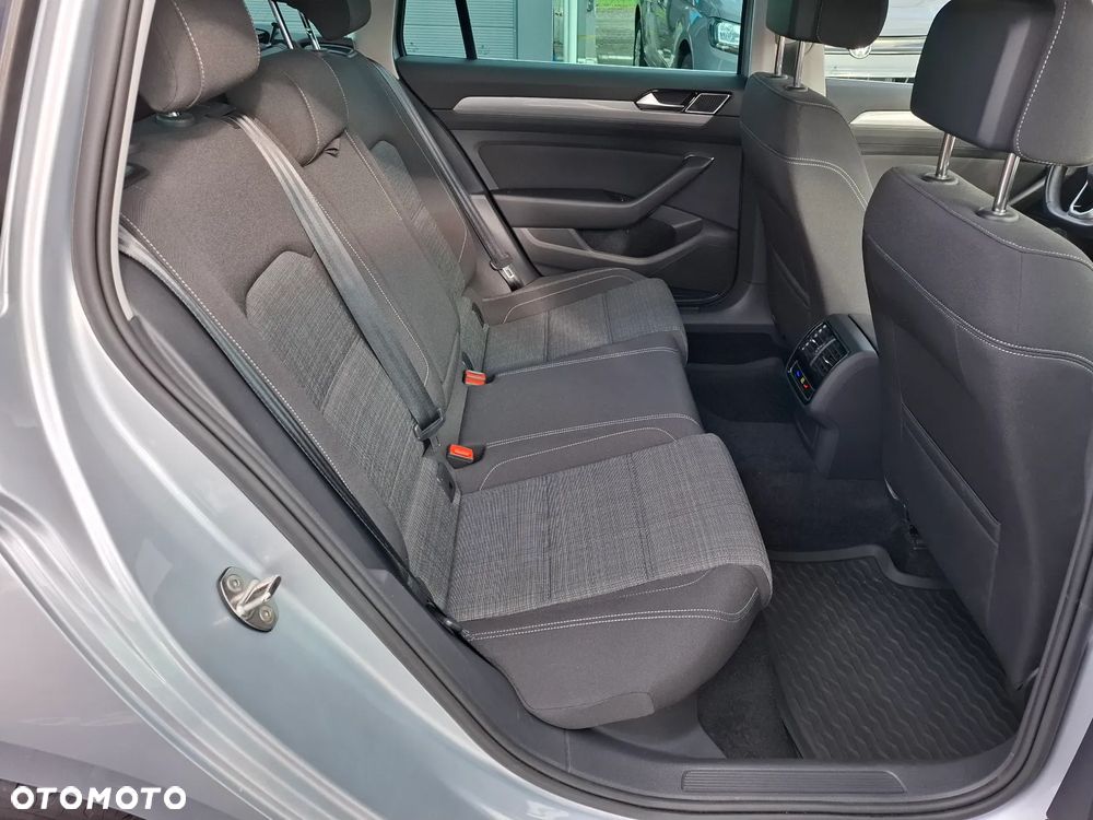 Volkswagen Passat Variant 2.0 TDI SCR DSG Business - 13