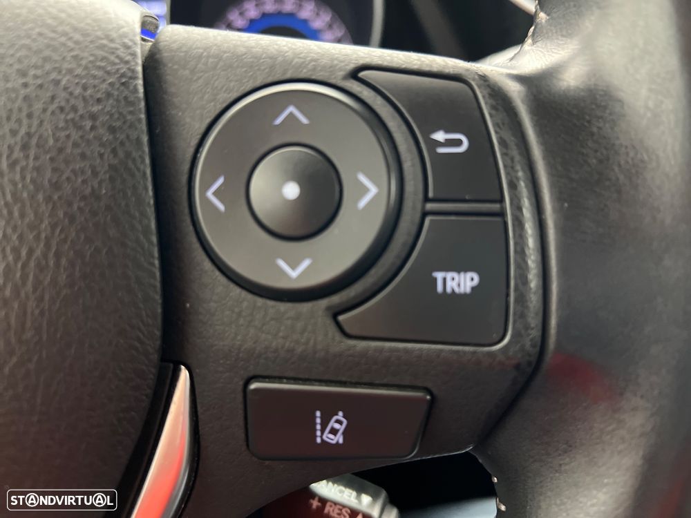 Toyota Auris Touring Sports 1.8 HSD Comfort - 29